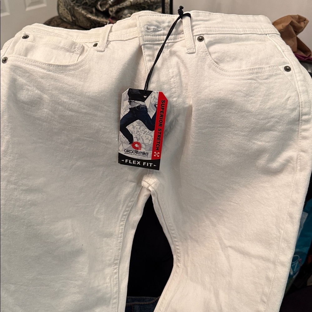 Akademiks White Flex Fit Denim